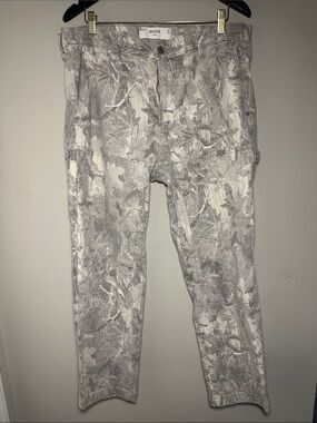 Hollister double knee Men's Gray Camouflage-Print Cargo Pants